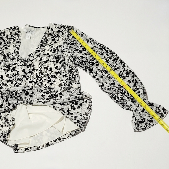 WHBM Black & White Leaf Pattern Long Ruffled Sleeves Blouse (M) - Picture 8 of 8